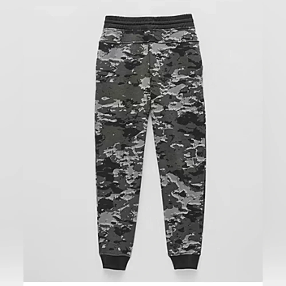Xersion Boys Cuffed Mid Rise Regular Fit Fleece Jogger Pant in black camo size M